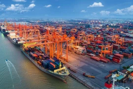 Bộ Tài chính Anh sẽ bỏ miễn thuế đối với hàng nhập khẩu giá trị thấp