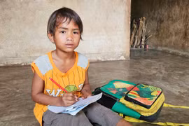 Xót thương hoàn cảnh cậu học trò mồ côi