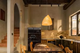 Nhà 'hang cá' 240m2 nổi bật với phong cách thô mộc và bảng màu cá tính