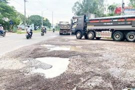 Ngã ba Dốc Bao Bì xuống cấp, tiềm ẩn nguy cơ tai nạn