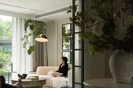 Ngôi nhà rộng 400m2 với tông ngọc trai và vani