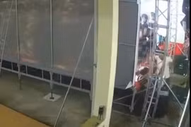 Nam sinh bị điện giật tử vong khi đang biểu diễn văn nghệ trên sân khấu