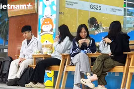 Người dân Thủ đô thích thú đón không khí lạnh đầu mùa