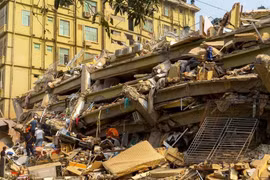Phe đối lập Myanmar ngừng bắn sau động đất, Thái Lan điều tra vụ cao ốc sập