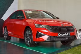 Skoda Octavia RS giá 1,608 tỉ tại Việt Nam, có gì để cạnh tranh?
