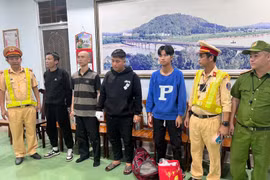 Cảnh sát Giao thông bắt nhóm đối tượng gây án ở Lâm Đồng trên đường chạy trốn