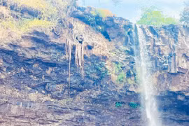 Thác Phú Cường giờ không còn... cường nữa