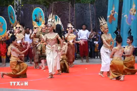 'Angkor Sangkranta 2025' sôi động trong ngày Tết cổ truyền an vui ở Campuchia