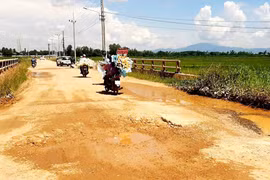Dân khổ vì đường liên xã xuống cấp sau thi công cao tốc
