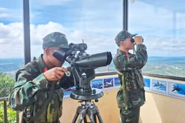 Giữa tầng mây giữ trời