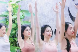 Thí sinh Hoa hậu Việt Nam khoe dáng săn chắc trên sàn tập