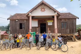 Chung tay tiếp sức học sinh khó khăn đến trường