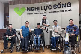 Nguyễn Tuấn Anh - viết tiếp đời từ xe lăn