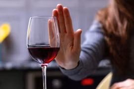 Mách bạn cách 'né' rượu bia ngày Tết để an toàn cho sức khỏe