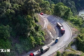 Lỗ hổng trong quản lý, kiểm soát xe 'hai khúc' biển số Lào
