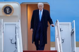 Tổng thống Mỹ Donald Trump tuyên bố không lùi bước trong việc áp thuế quan