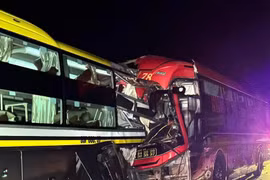 Xe khách đâm nhau trên cao tốc Vĩnh Hảo-Phan Thiết: 3 người chết, nhiều người bị thương