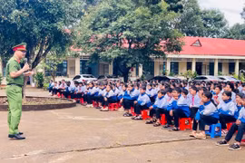 Ia Phí xây dựng đời sống văn minh