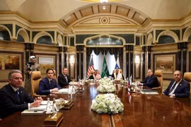 Tổng thống Ukraine tỏ thái độ khi bị gạt khỏi cuộc đàm phán giữa phái đoàn Mỹ và Nga