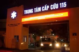 Em bé nặng 720 gram chào đời trong tình huống nguy cấp