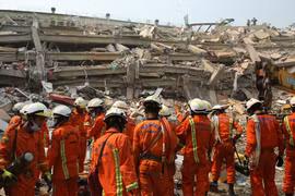 Động đất Myanmar: Nỗi sợ hãi của lực lượng cứu hộ lớn dần