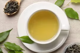 Tác dụng 'đảo ngược' lão hóa bất ngờ của trà xanh và một vitamin