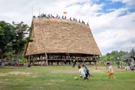 Chạm vào thế giới trẻ thơ...
