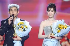 Thúy Ngân - Jun Phạm: Tết hạnh phúc bên tượng Mai Vàng.