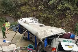 Thông tin mới vụ lật xe khách chở đoàn thiện nguyện, 18 người thương vong