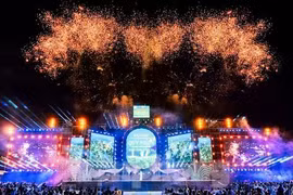 Biển người đổ về Quy Nhơn 'cháy' hết mình cùng đêm khai mạc du lịch hè