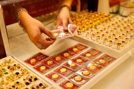 Giá vàng hôm nay 27/4: Tăng đồng loạt trong nước, thế giới