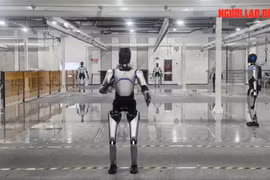 Robot Trung Quốc khiến thế giới sững sờ: Từ cọ bồn cầu đến chơi đàn piano như nghệ sĩ