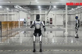 Robot Trung Quốc khiến thế giới sững sờ: Từ cọ bồn cầu đến chơi đàn piano như nghệ sĩ