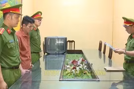 Công an thu giữ 3 tấn hàng giả là khô gà, khô bò, heo cháy tỏi