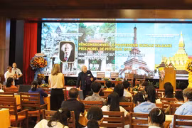 Truyền tình yêu khoa học cho thế hệ trẻ