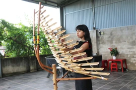Nghệ nhân nhí say mê đàn T’rưng