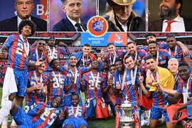 Crystal Palace quyết kiện UEFA vì bị tước quyền dự Europa League