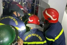 Cô gái 19 tuổi ở TP HCM bị kẹt trong thang máy lúc nửa đêm