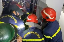 Cô gái 19 tuổi ở TP HCM bị kẹt trong thang máy lúc nửa đêm