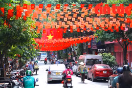 Nâng bước em đến trường