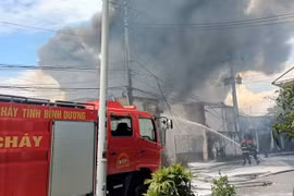 3 người nước ngoài mắc kẹt trong đám cháy tại Thành phố Hồ Chí Minh