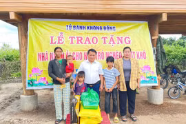 Thầy giáo vùng cao dựng mái ấm cho trò nghèo