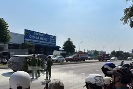 Đà Nẵng: Phong tỏa hiện trường 2 người tử vong trong xe bốc cháy