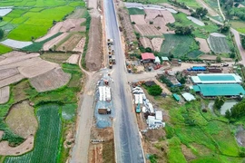 Thi công xuyên lễ, đẩy nhanh tiến độ trên cao tốc Hoài Nhơn - Quy Nhơn