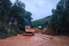 Cục Đường bộ: Còn 79 vị trí tắc đường tại khu vực Trung Bộ do mưa lũ lớn