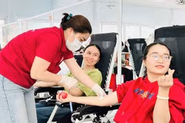 “Giọt hồng blouse trắng”: Chung tay vì người bệnh