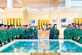 Lá cờ được trao trả từ “bên kia chiến tuyến”