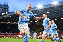 Premier League: Liverpool trở lại ngôi đầu, Man City đánh bại M.U