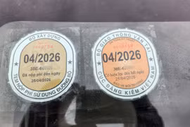 Đề xuất bãi bỏ tem nộp phí sử dụng đường bộ dán trên kính xe ô tô