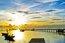 Tận hưởng vẻ đẹp đầy mê hoặc của làng chài Hàm Ninh